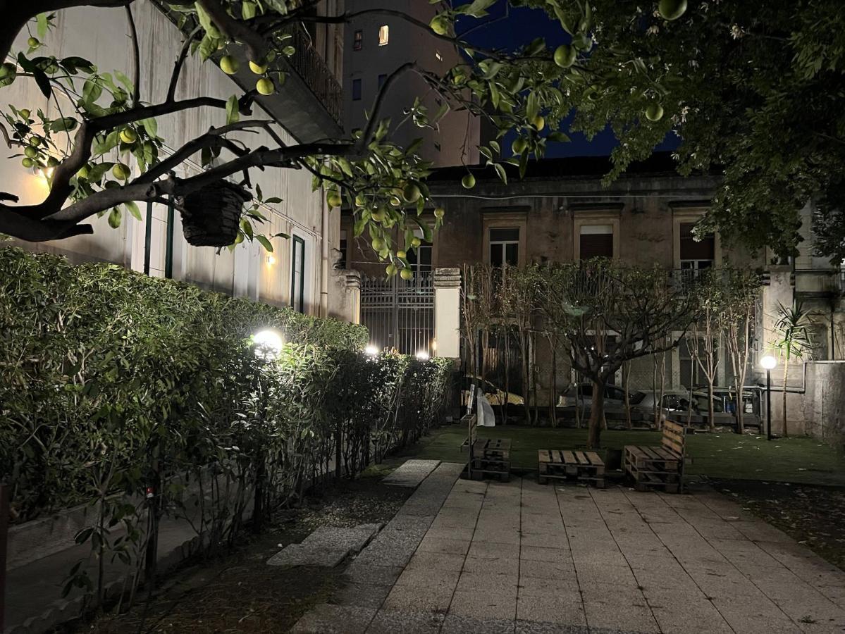 Bed and Breakfast Il Giardino E Gli Affreschi Катания Экстерьер фото